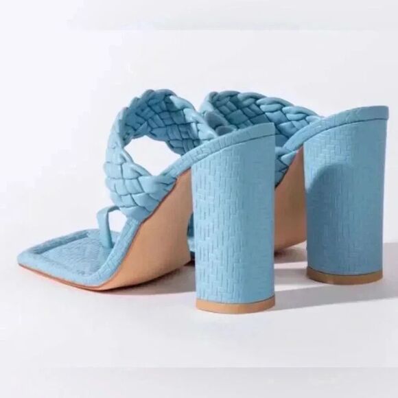 ***BRAND NEW*** Azalea Wang Chunky Sandal in Blue, Size 7.5, 4” heel height. - Picture 3 of 4